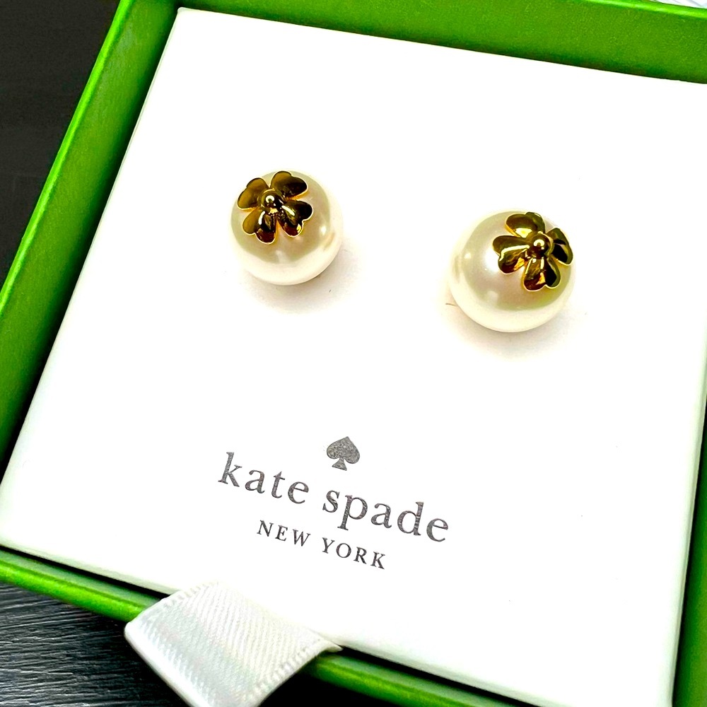 Kate Spade Pearls on Pearls stud earrings NWT/ NIB - Picture 2 of 5